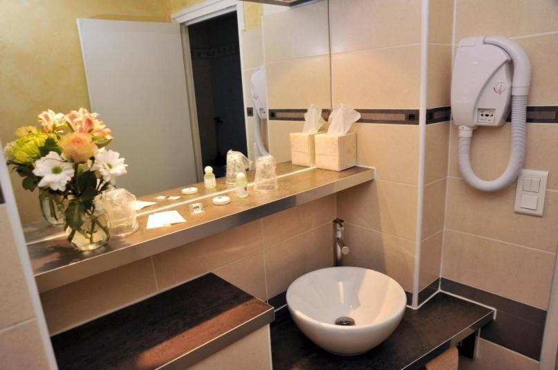 Hotel Gambetta Лон-ле-Сонье Номер фото